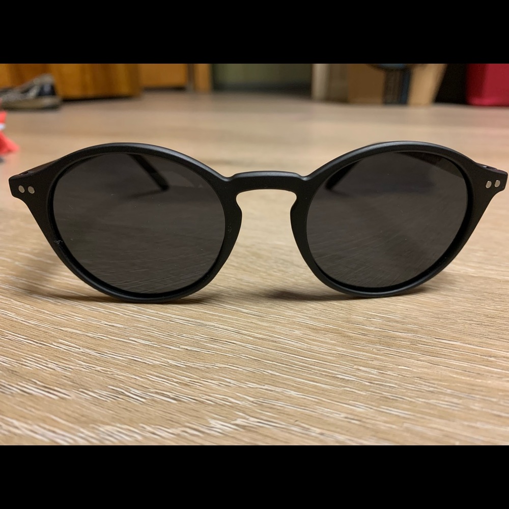 black lightweight sunglasses
